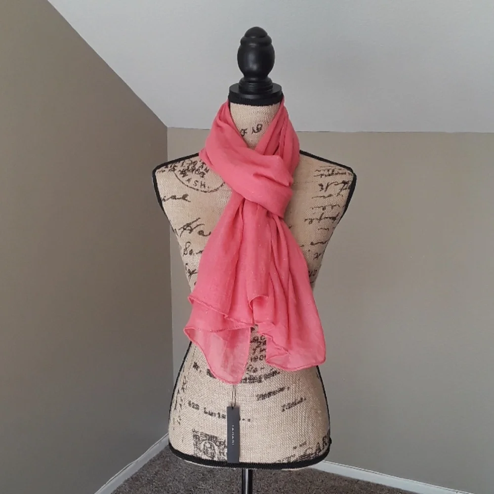 🌹Tahari Pink Sparkle Oblong Scarf
